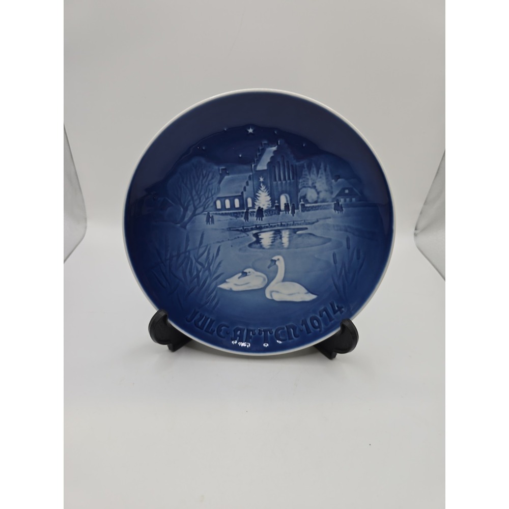 BING & GRONDAHL (B&G) Denmark Christmas Plate 1974 "christmas in the village"
